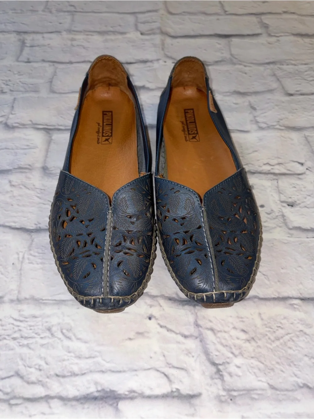 Pikolinos Jerez 578 Floral Perforated Leather Loafers. Size 39